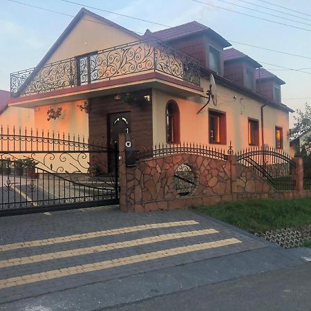 Apartamenty U Maksa Krzywcza Экстерьер фото